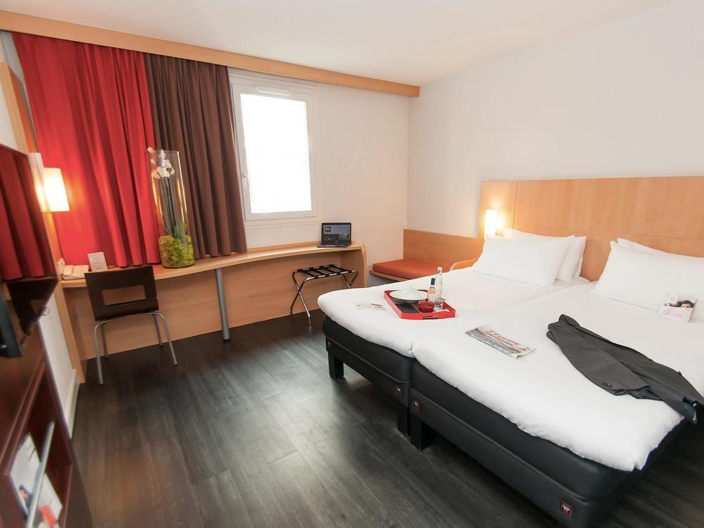 Easyhotel Palais Des Congrès – Old Town Hotel