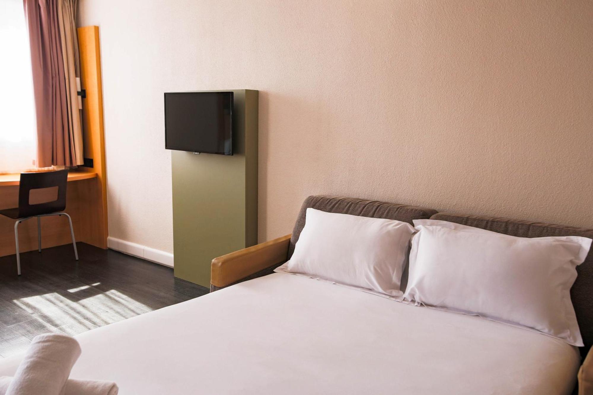 Easyhotel Palais Des Congrès – Old Town 2*