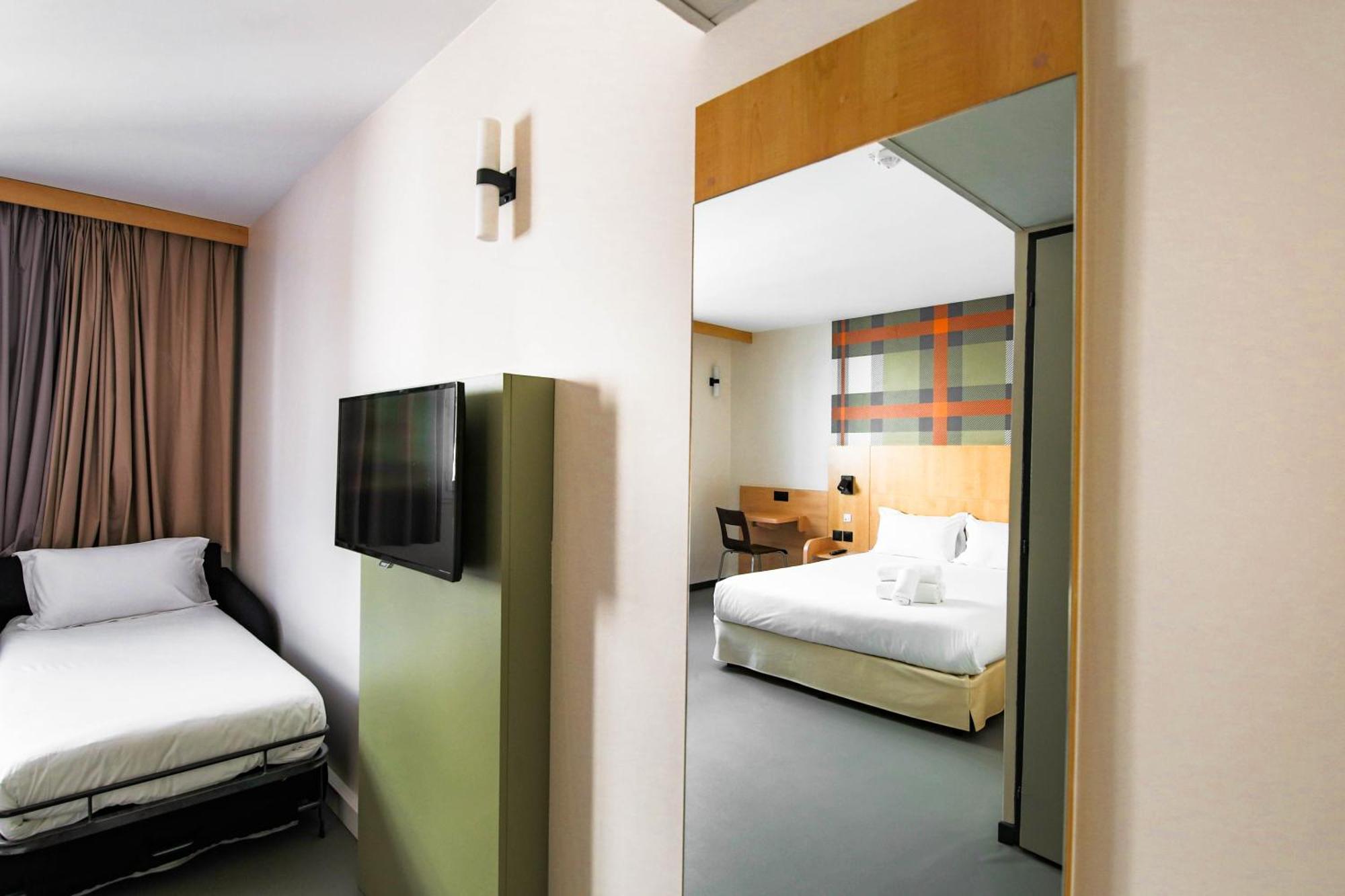 Hotel Easyhotel Palais Des Congrès – Old Town 2*