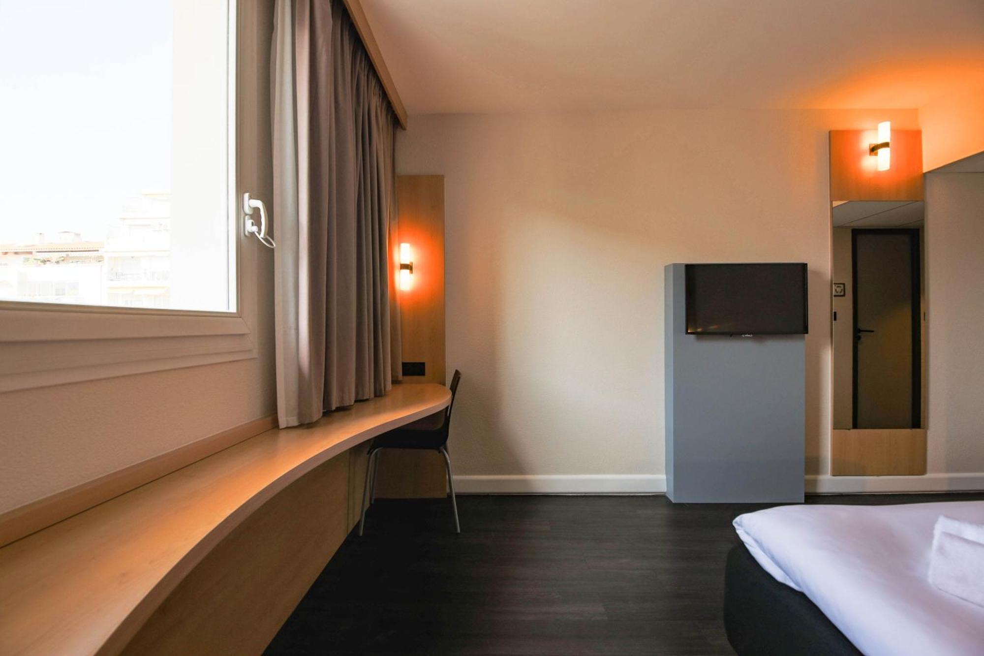 Easyhotel Palais Des Congrès – Old Town