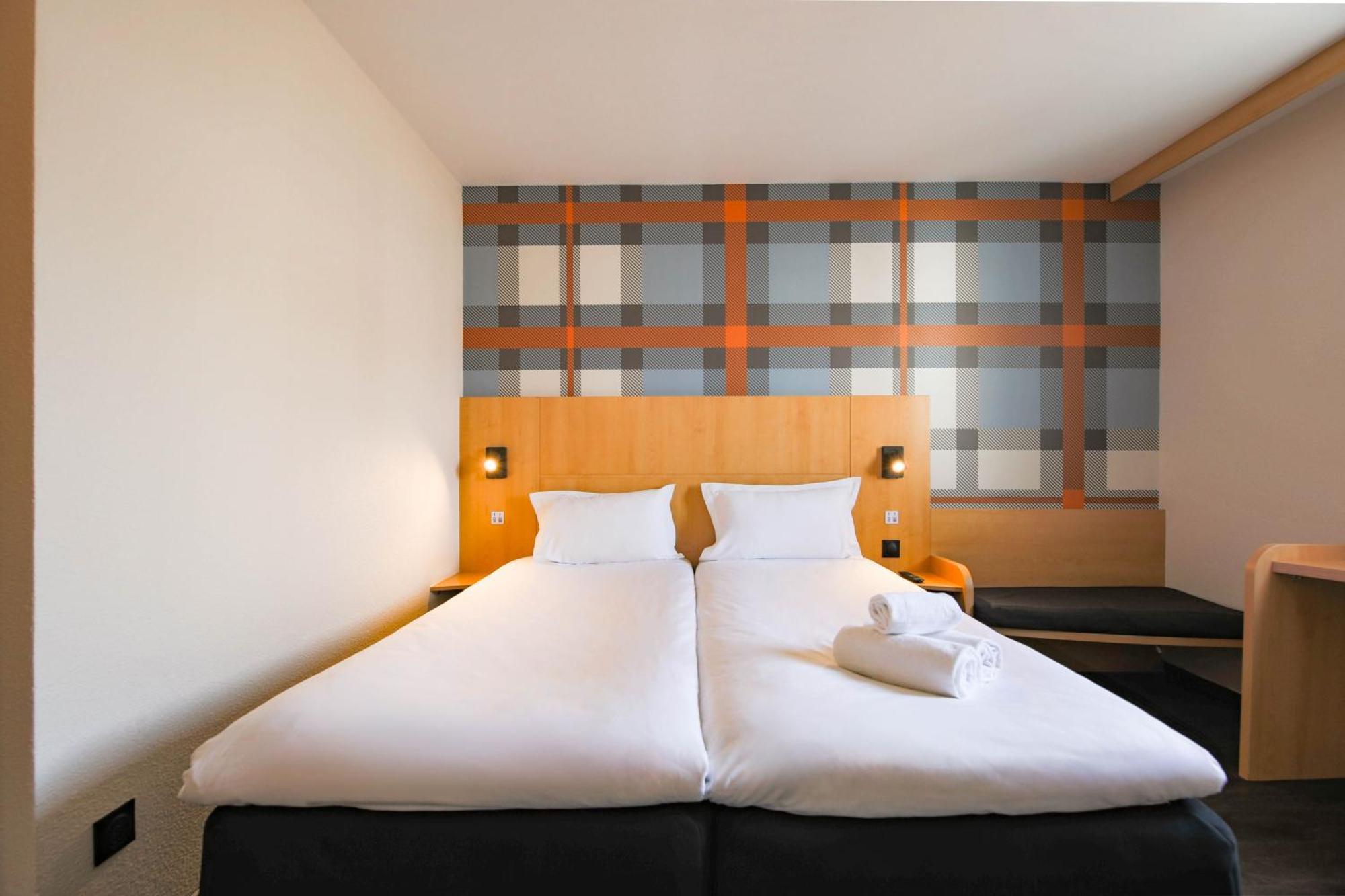 Easyhotel Palais Des Congrès – Old Town Hotel 2*