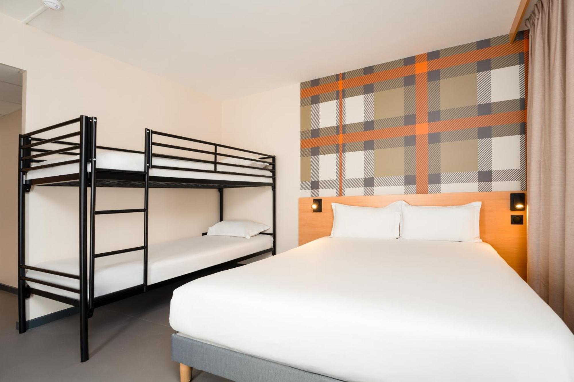 Easyhotel Palais Des Congrès – Old Town Hotel