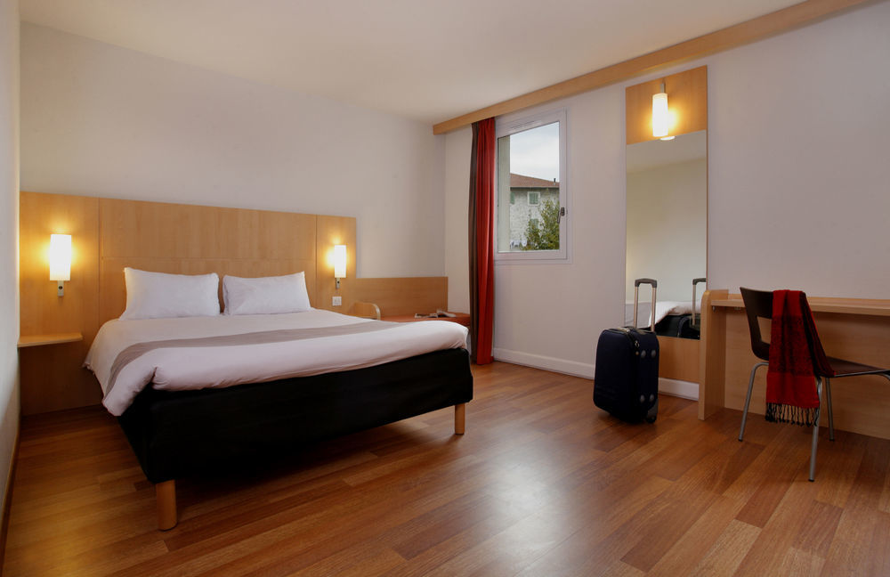 Hotel Easyhotel Palais Des Congrès – Old Town 2*