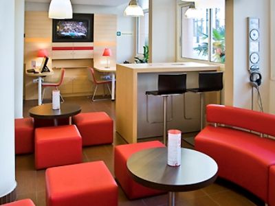 Hotel Easyhotel Palais Des Congrès – Old Town