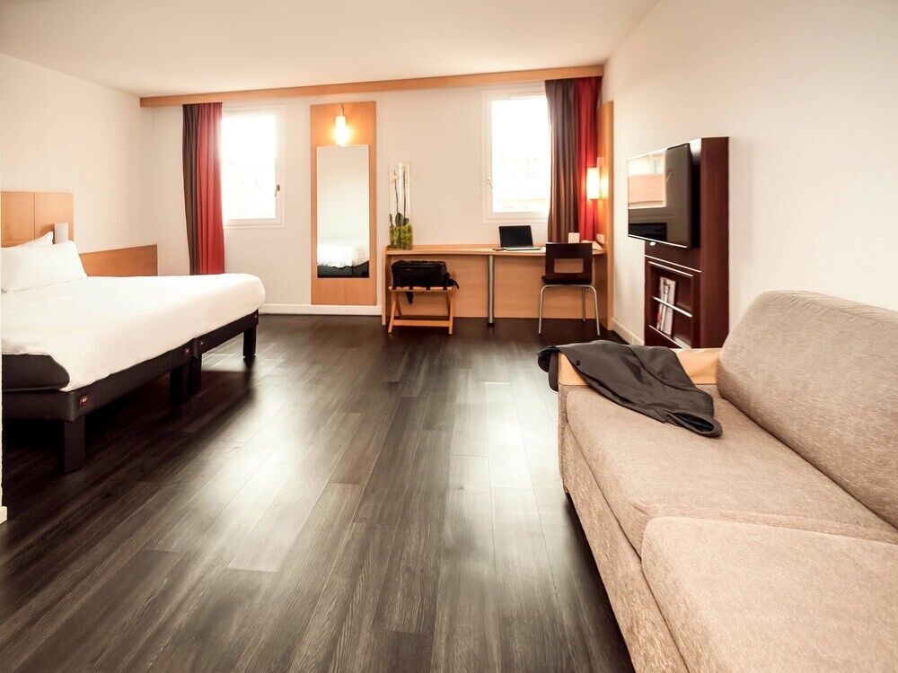 Easyhotel Palais Des Congrès – Old Town 2*