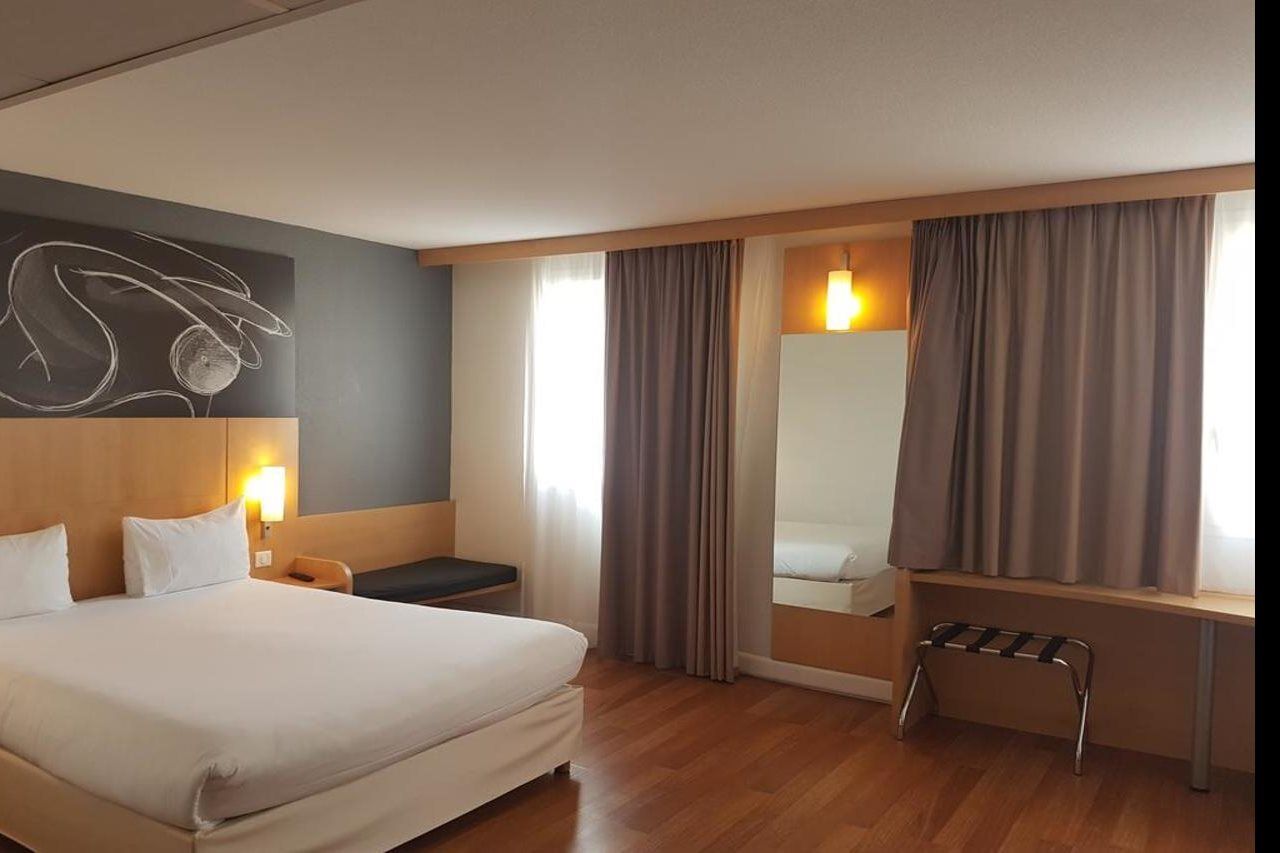 Hotel Easyhotel Palais Des Congrès – Old Town